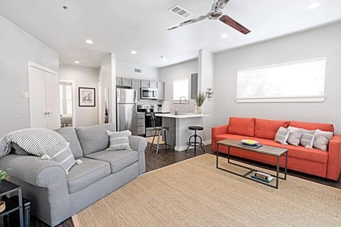 Kitchen or kitchenette, Living room, Seating area, fireplace