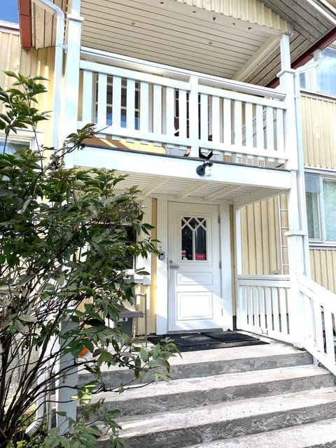 Property building, Facade/entrance, Balcony/Terrace