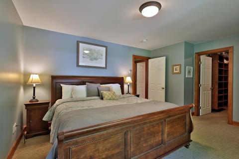 Cortina Mountain Chalet - Outdoor Hot Tub - Close to Pico and Killington Mountains home House in Mendon