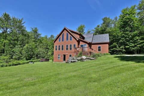 Cortina Mountain Chalet - Outdoor Hot Tub - Close to Pico and Killington Mountains home House in Mendon