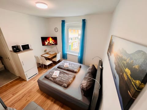 Bed, TV and multimedia, Photo of the whole room, Seating area