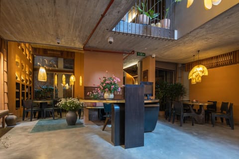Communal lounge/ TV room, Lobby or reception, Seating area, hair dresser