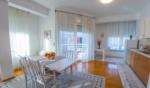 hair dresser, stove, kitchen