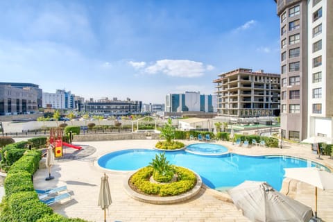 Property building, Day, Pool view, Swimming pool, Swimming pool