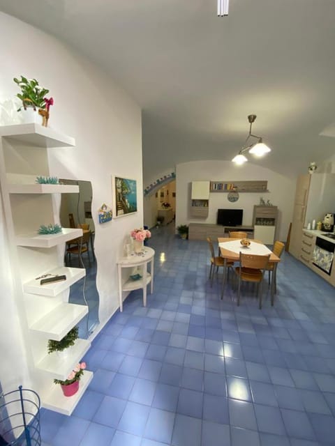 Kitchen or kitchenette, Dining area, minibar, pet friendly, stove