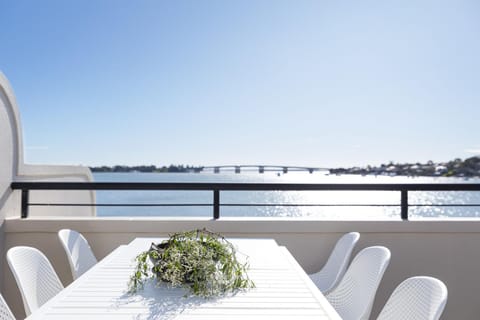 Patio, Day, Natural landscape, View (from property/room), Balcony/Terrace, Living room, Seating area, Dining area, River view