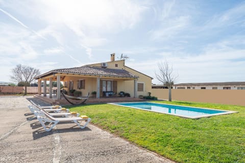 Property building, Spring, Garden, Garden view, Pool view, Swimming pool, sunbed