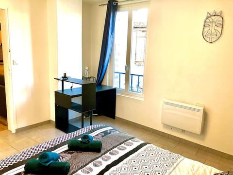 Le Black and Wood, proche centre, parking gratuit. Apartment in Île-de-France