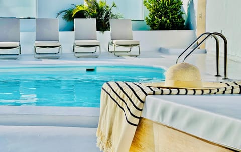 Pool view, Swimming pool, sunbed