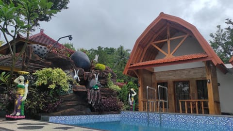 Property building, Swimming pool