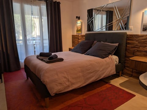 Bed, Decorative detail