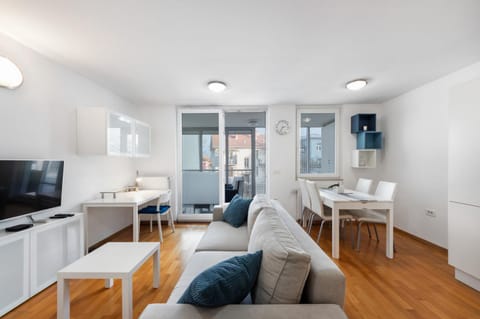 TV and multimedia, Living room, Dining area, hair dresser