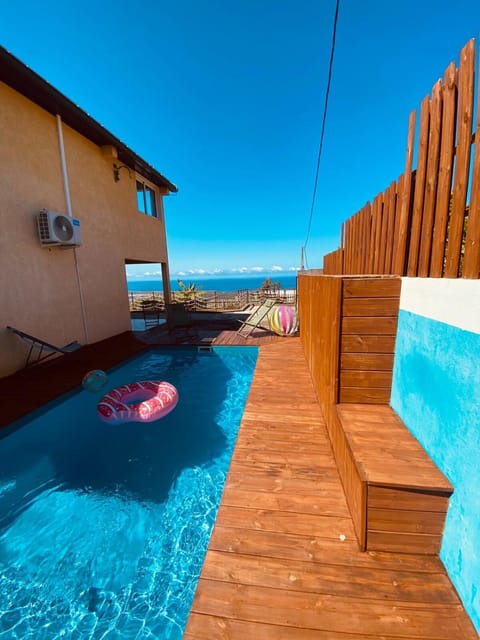 Swimming pool, sunbed