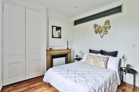 Bed, Photo of the whole room, Bedroom, wardrobe