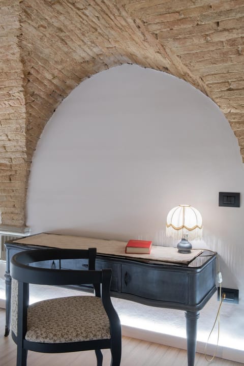 Bedroom, hair dresser