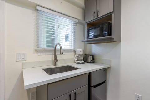 Coffee/tea facilities, Kitchen or kitchenette