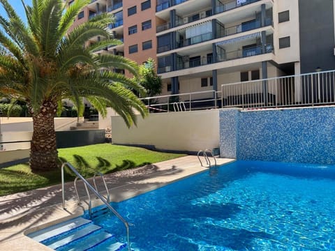 Property building, Day, Swimming pool