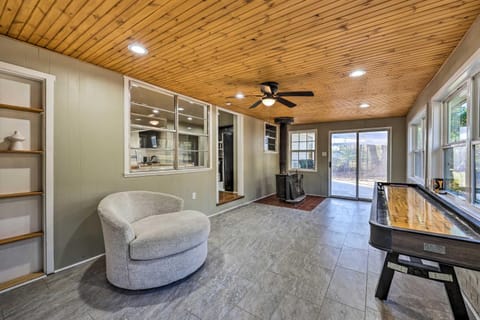 Fayetteville Vacation Rental - 2 Mi to Dtwn! House in Fayetteville