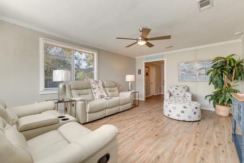 Charming Gulfport Home about 2 Mi to Marina House in Gulfport