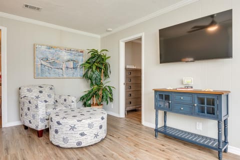 Charming Gulfport Home about 2 Mi to Marina House in Gulfport