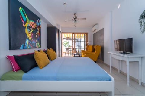 Bed, Living room, Photo of the whole room