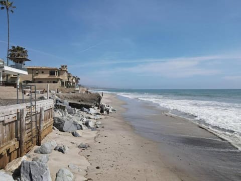 OCEAN FRONT - STUNNING VIEWS- VACATION PARADISE!! House in Capistrano Beach
