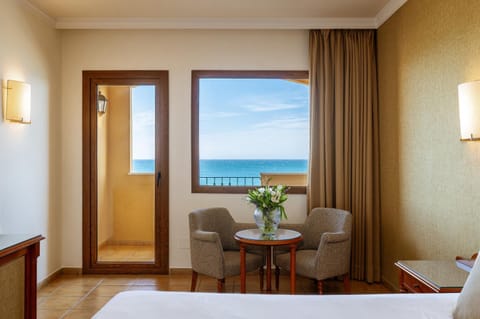 Natural landscape, Balcony/Terrace, Photo of the whole room, Beach, Bedroom, Sea view