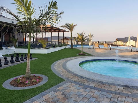 Restaurant/places to eat, Swimming pool