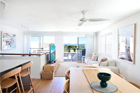 View (from property/room), Seating area, Dining area