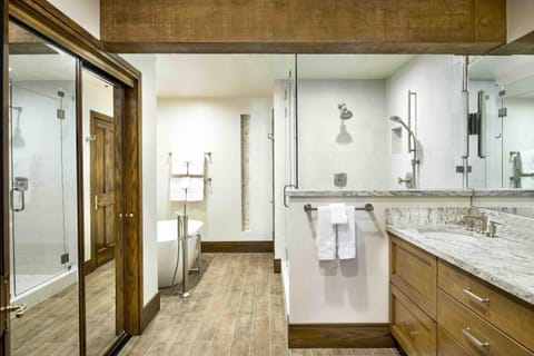 Luxury Three Bedroom Suite with Mountain Views and Three Hot Tubs apartment hotel Apartment in Deer Valley