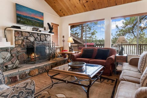 Lakefront Bay View - On the Lake House in Big Bear