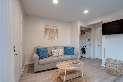 Berry Hill Urban Oasis - by 12 South & Vanderbilt Apartment in Berry Hill