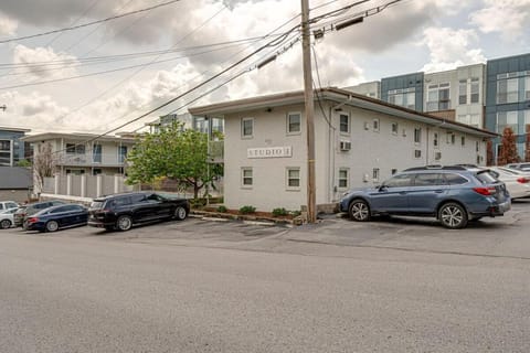 Berry Hill Urban Oasis - by 12 South & Vanderbilt Apartment in Berry Hill