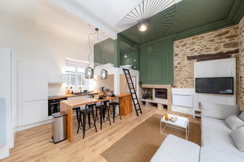 TV and multimedia, Kitchen or kitchenette, Living room, Dining area, minibar