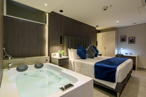 Hot Tub, Bedroom