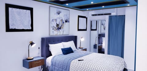 Bed, Photo of the whole room, Decorative detail, Bedroom