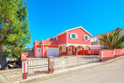 Property building, Facade/entrance, Garden