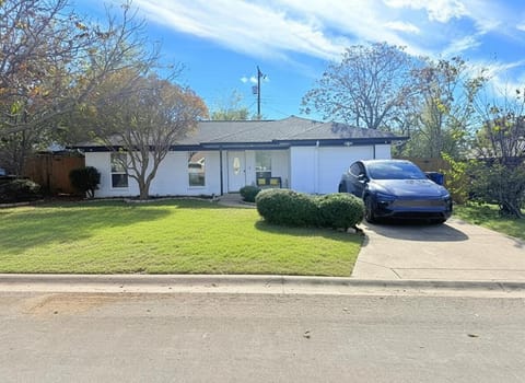 Property building, Neighbourhood, Garden, Street view, Parking