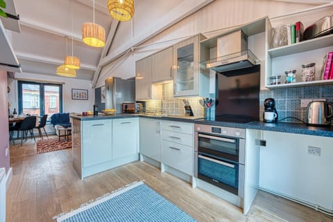 Coffee/tea facilities, Kitchen or kitchenette, Dining area, dishwasher, minibar, pet friendly, stove, toaster