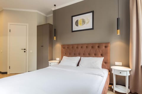 Bed, Photo of the whole room, Bedroom, hair dresser, wardrobe