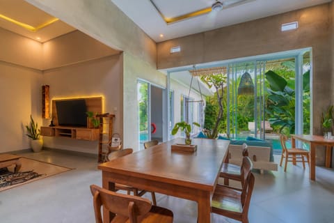 Communal lounge/ TV room, TV and multimedia, Living room, Seating area, Dining area, Evening entertainment