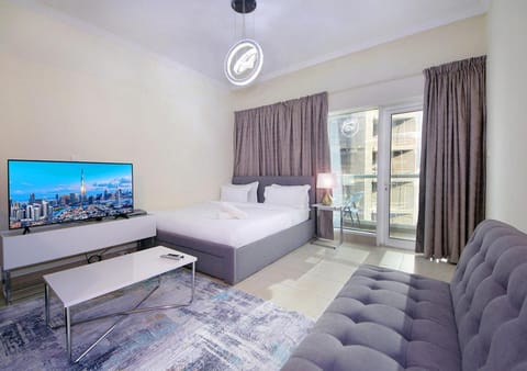 Bed, TV and multimedia, Seating area