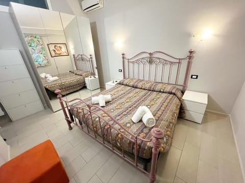 Bed, Photo of the whole room, Bedroom, wardrobe, air conditioner