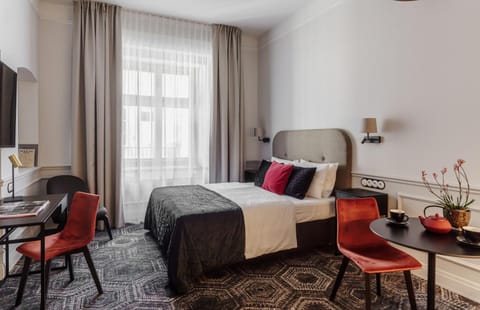 Bed, Living room, Seating area, Bedroom, hair dresser
