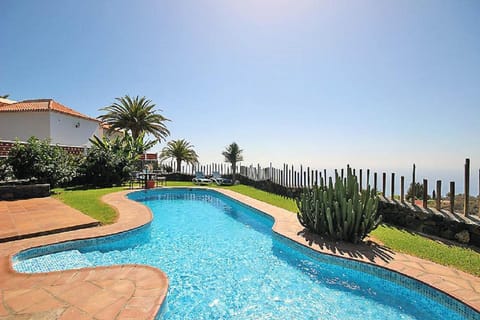 Spring, Day, Natural landscape, Garden, Garden, Garden view, Pool view, Sea view, Swimming pool, Swimming pool, sunbed
