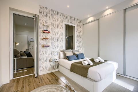 Bed, Photo of the whole room