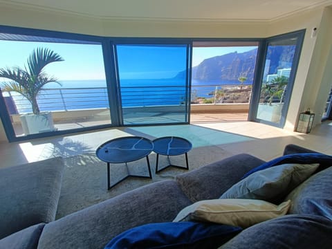 Natural landscape, View (from property/room), Balcony/Terrace, Living room, Mountain view, Sea view