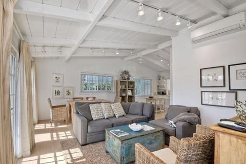 Walk to Beach, Patio with Ocean View, AC Apartment in Carlsbad