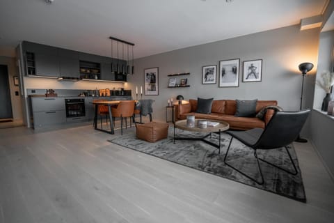 Kitchen or kitchenette, Living room, Seating area, Dining area, minibar, pet friendly, stove