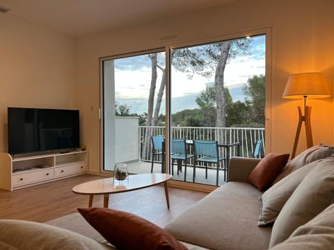 TV and multimedia, View (from property/room), Seating area